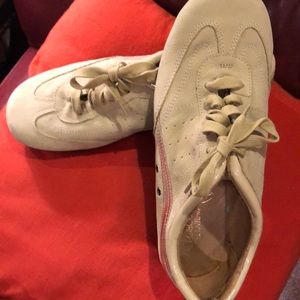 Aerosoles Air Cushion Tennis Shoes